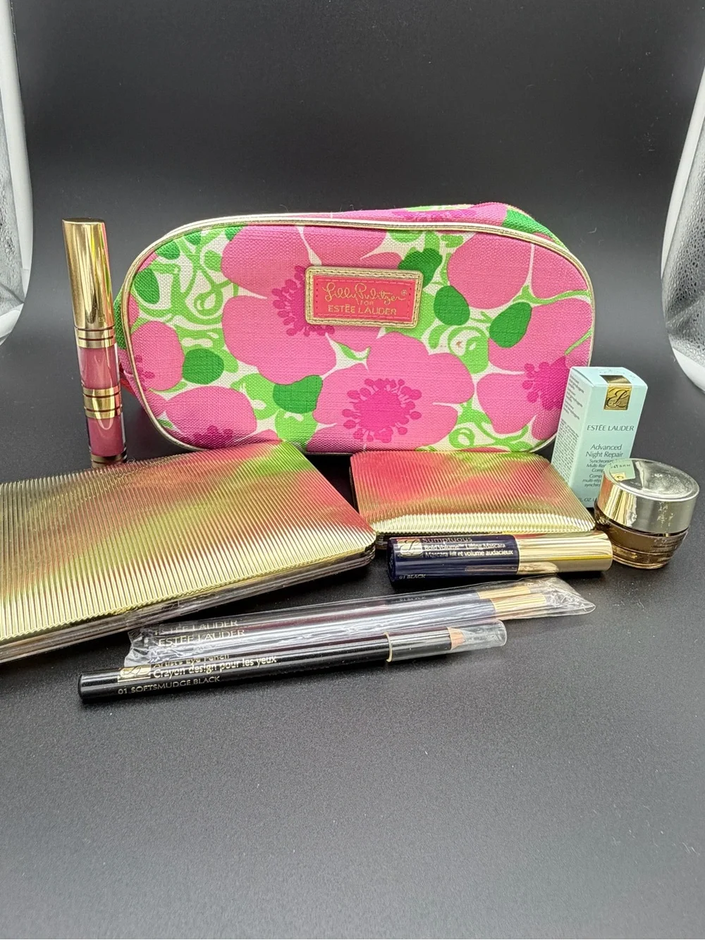 Estée Lauder Makeup & Beauty Bundle - Lilly Pulitzer for Estée Lauder bag